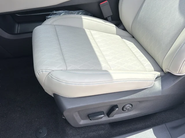 New 2026 Everest White Pearl TriCoat Nissan Platinum image 31