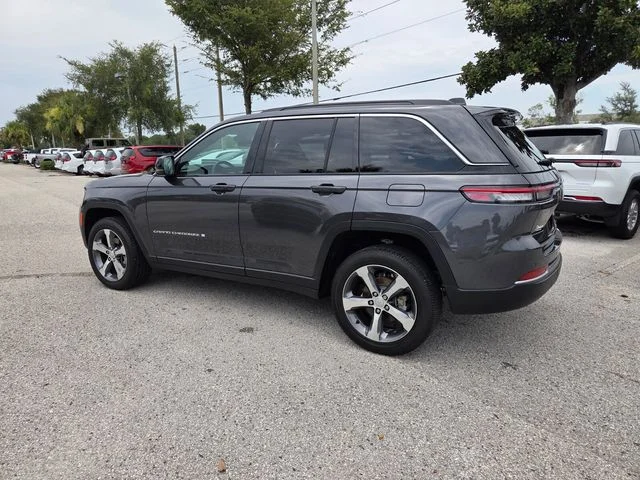 New 2026 Baltic Gray Metallic Clear-Coat Exterior Paint Jeep Limited image 9