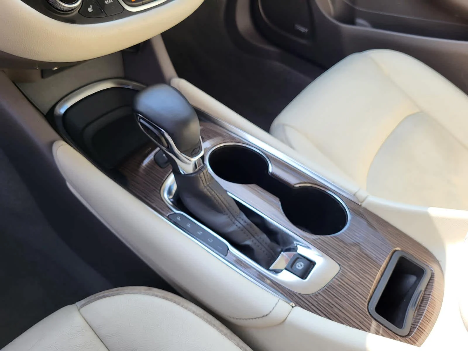 Used 2024 Sterling Gray Metallic Chevrolet LT image 24