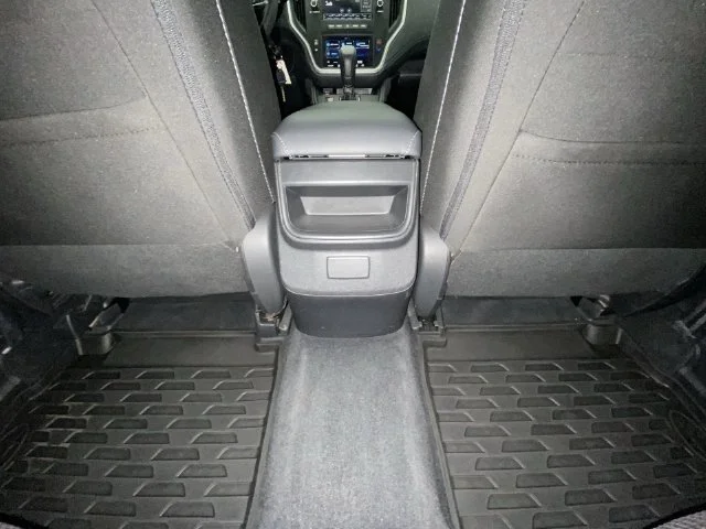 Used 2022 White Subaru 2.5i image 27