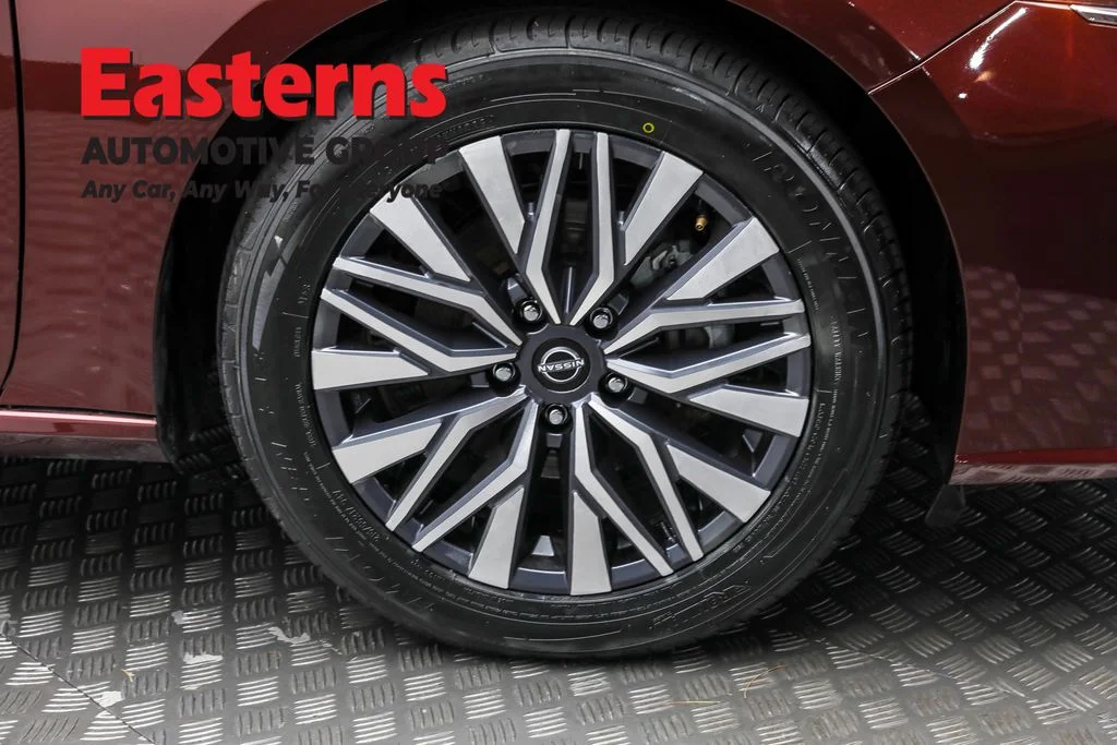 Used 2023 Red Nissan 2.5 SV image 30
