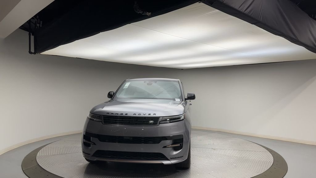 Used 2024  Land Rover Dynamic SE image 3