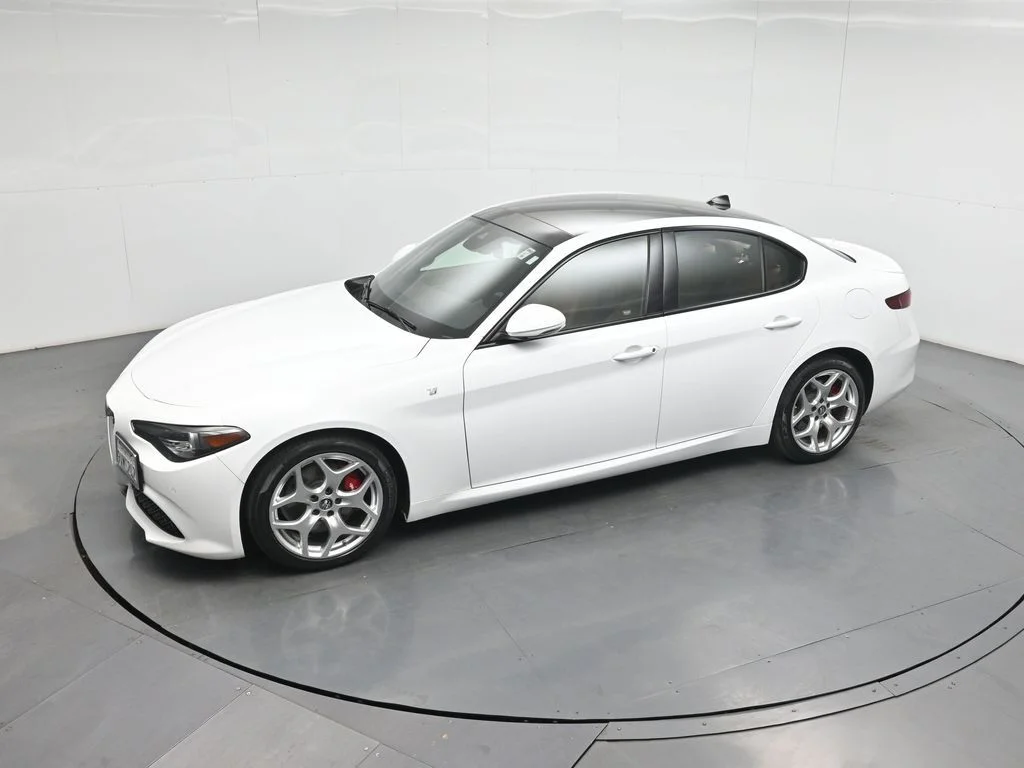 Used 2022 White Alfa Romeo Ti image 41