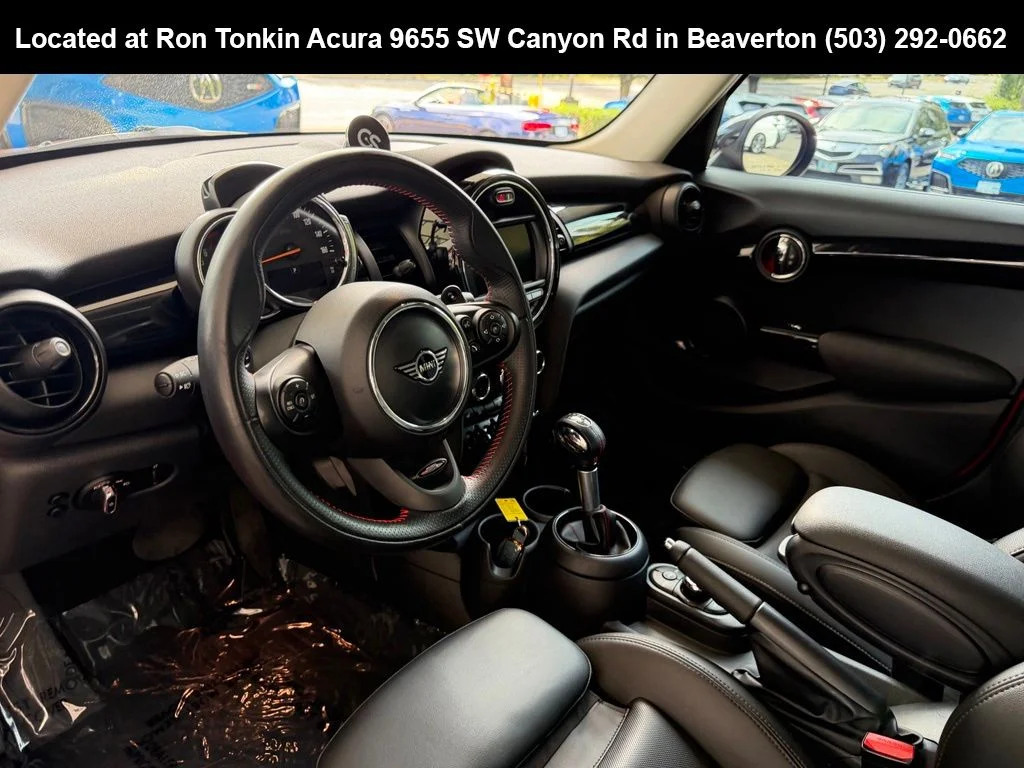 Used 2019 Solaris Orange Metallic MINI Classic image 16