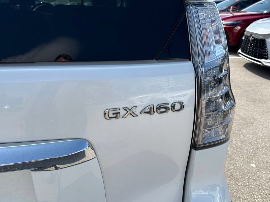 Used 2017 Starfire Pearl Lexus 460 Luxury image 9