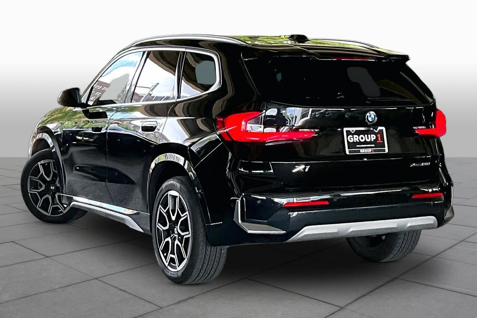 Used 2023 Black Sapphire Metallic BMW xDrive28i image 11