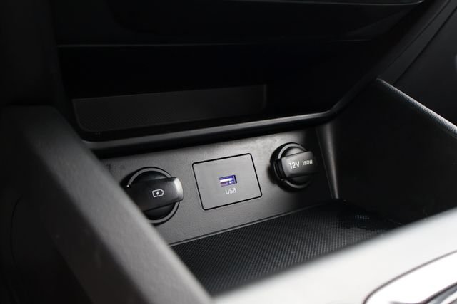 Used 2023 White Hyundai SEL image 23