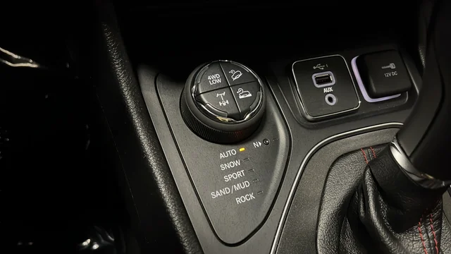 Used 2022 Granite Crystal Metallic Clearcoat Jeep Trailhawk image 32