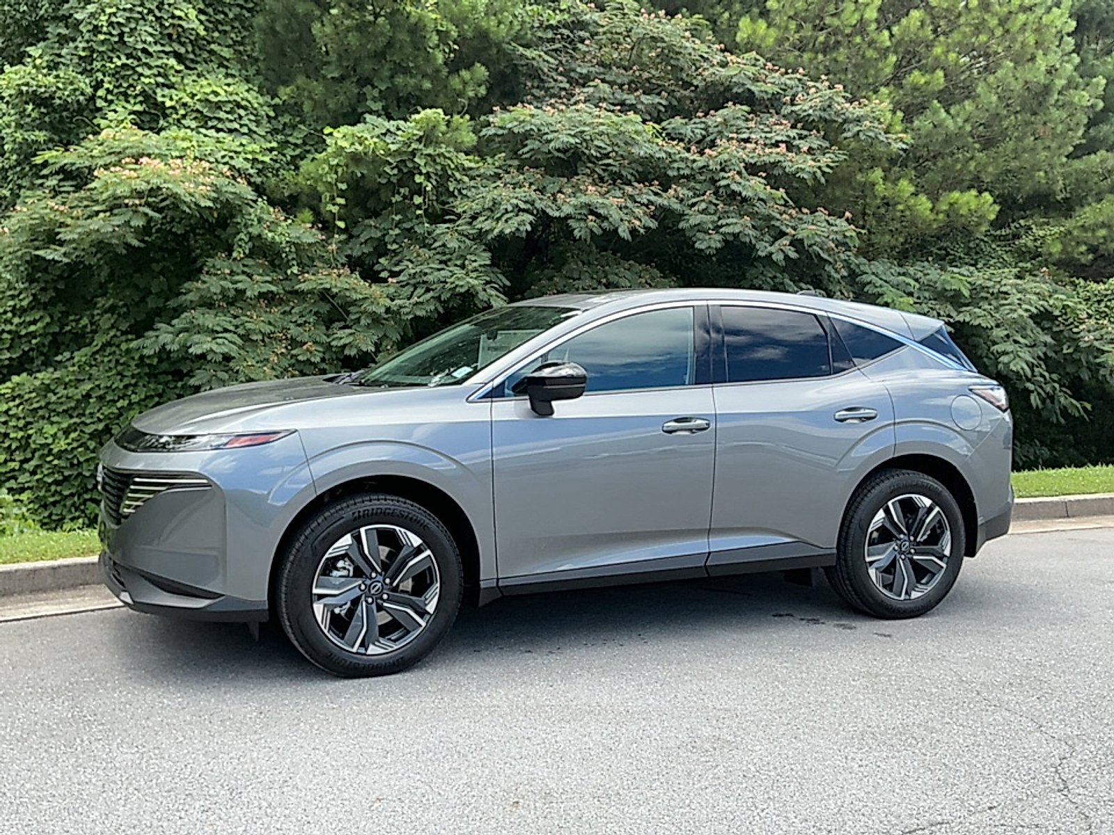 New 2026 Gun Metallic Nissan SL image 4