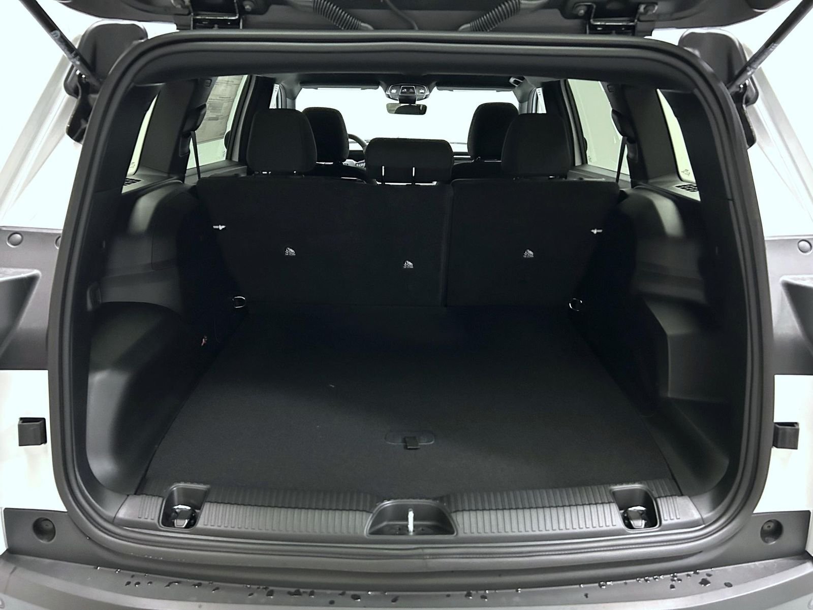 New 2026 Bright White Clear-Coat Exterior Paint Jeep Laredo image 9