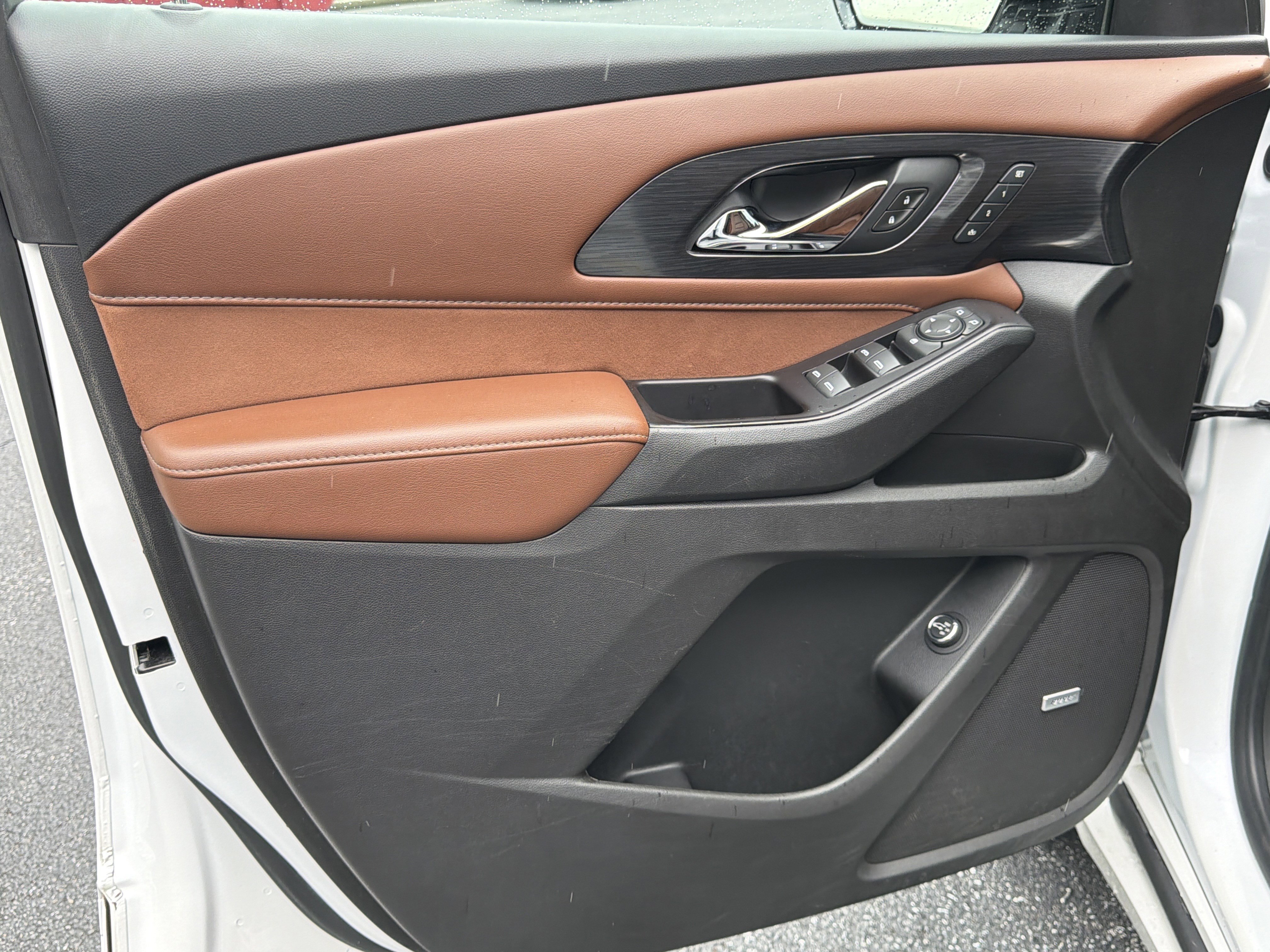 Used 2020 IRIDESCENT PEARL TRICOAT Chevrolet High Country image 10
