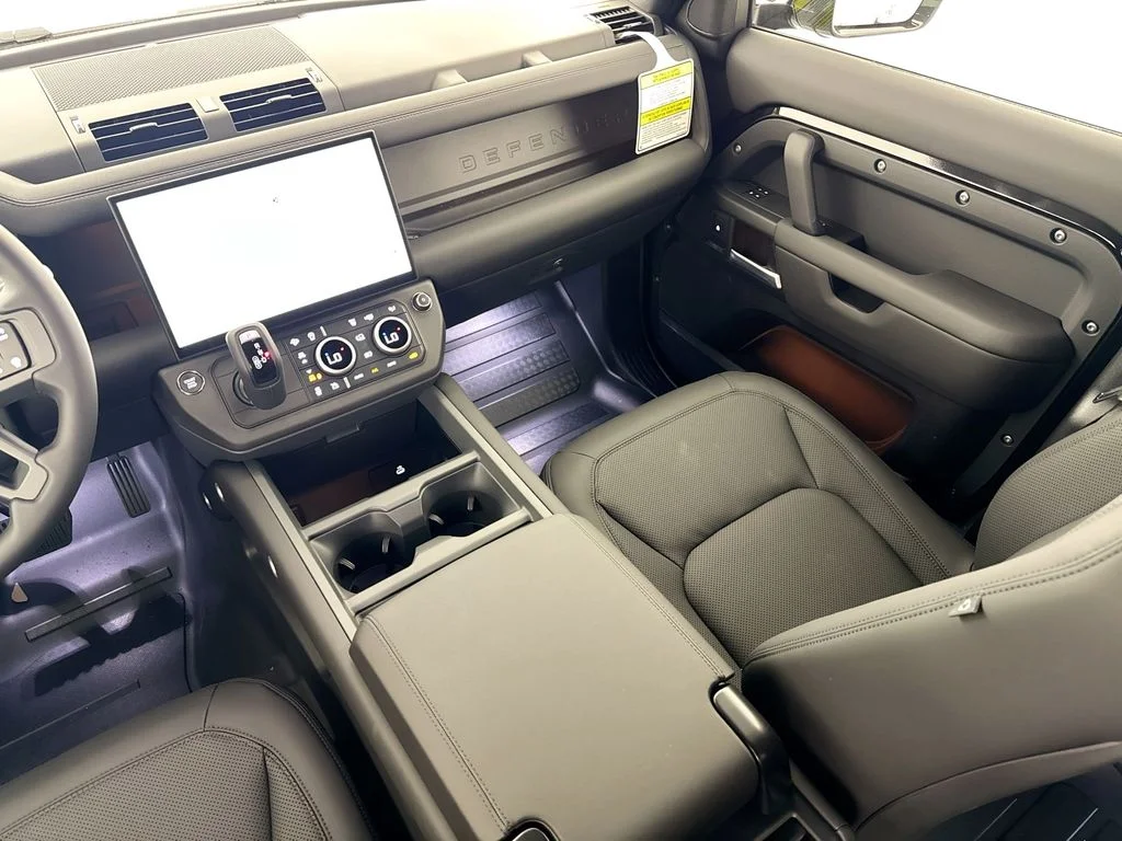 New 2026 Santorini Black Land Rover X-Dynamic SE image 24