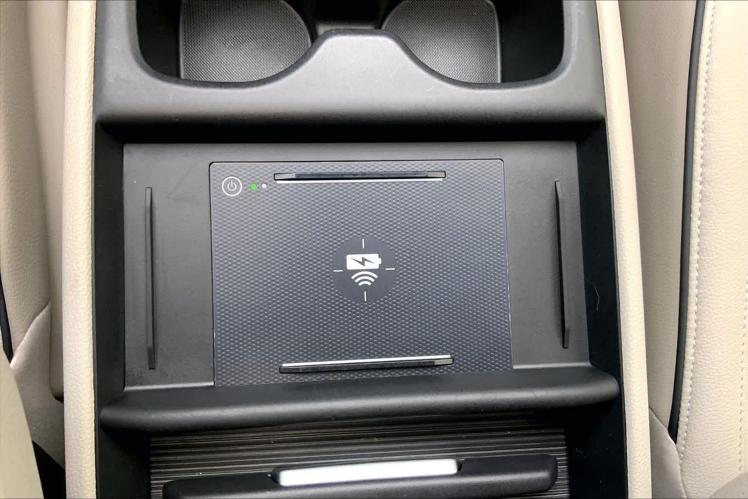 Used 2025 Solar Silver Metallic Honda Touring image 34