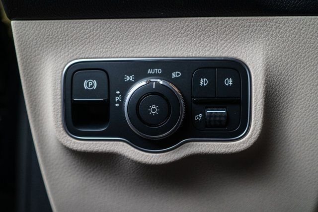 Used 2026 Black Mercedes-Benz GLB 250 image 16