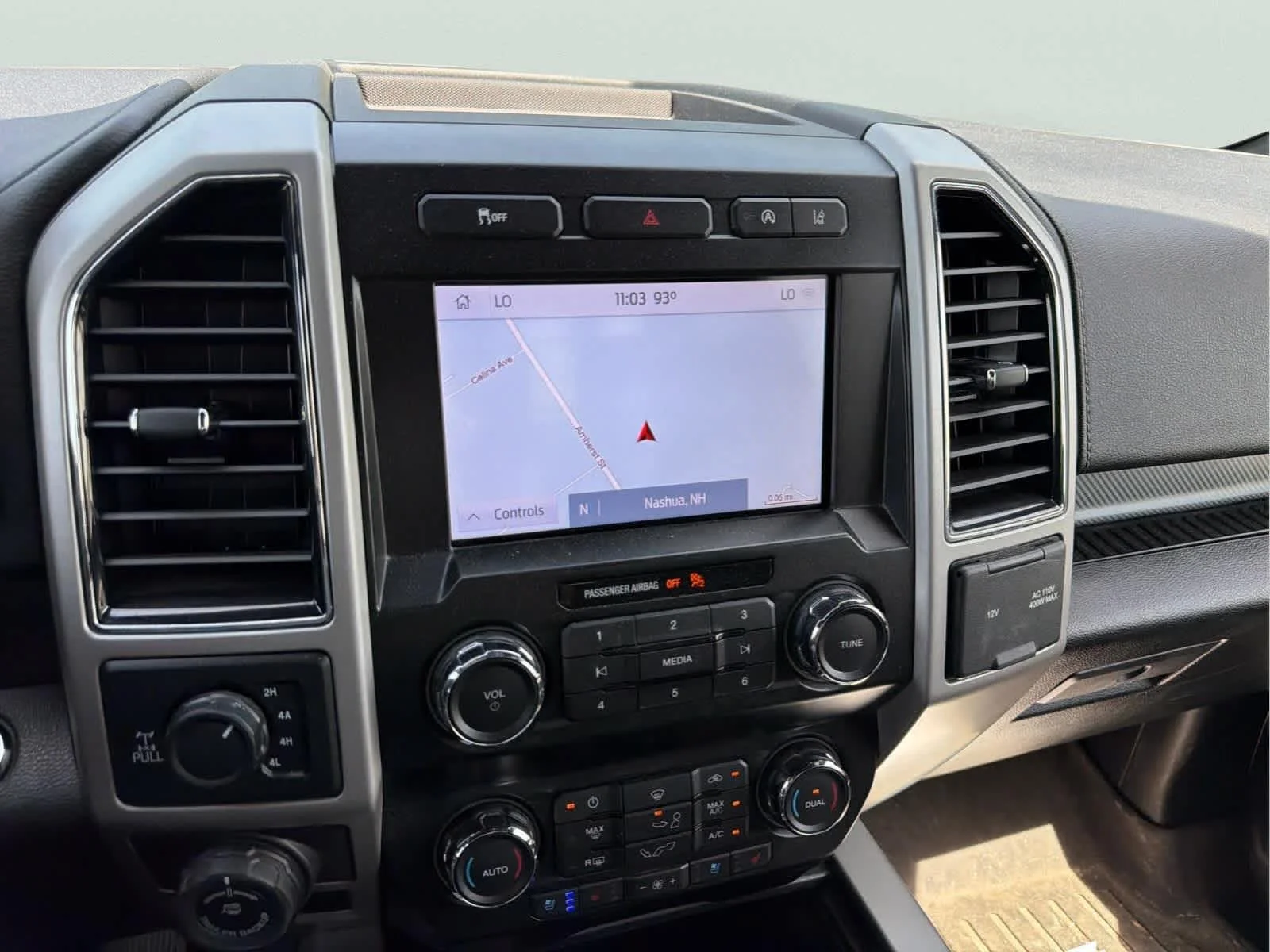 Used 2020 Agate Black Metallic Ford LARIAT image 10