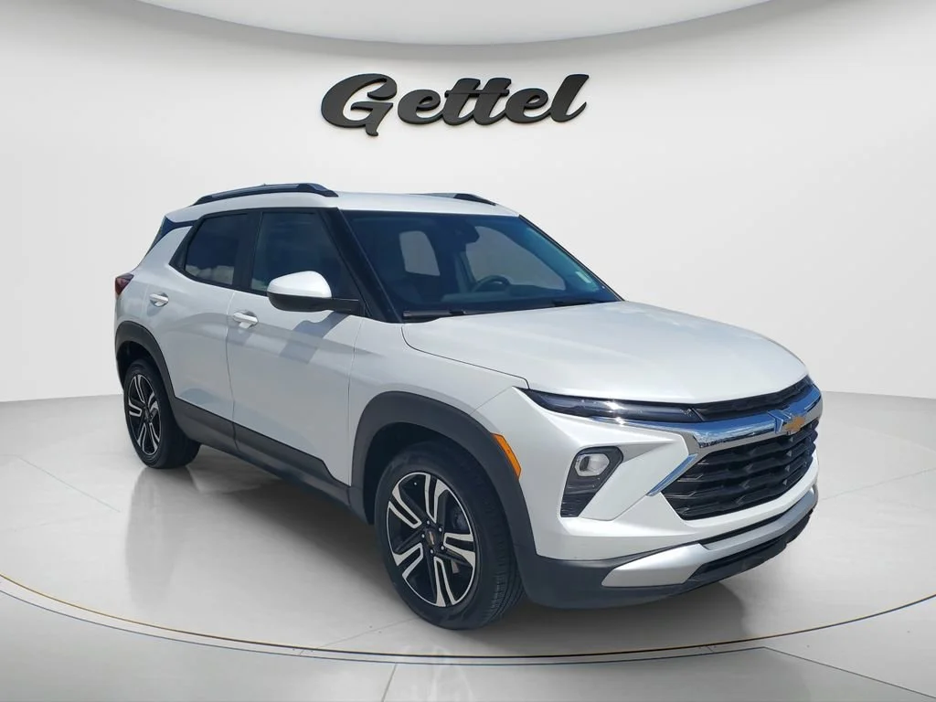 Used 2024 Iridescent Pearl Tricoat Chevrolet LT image 3