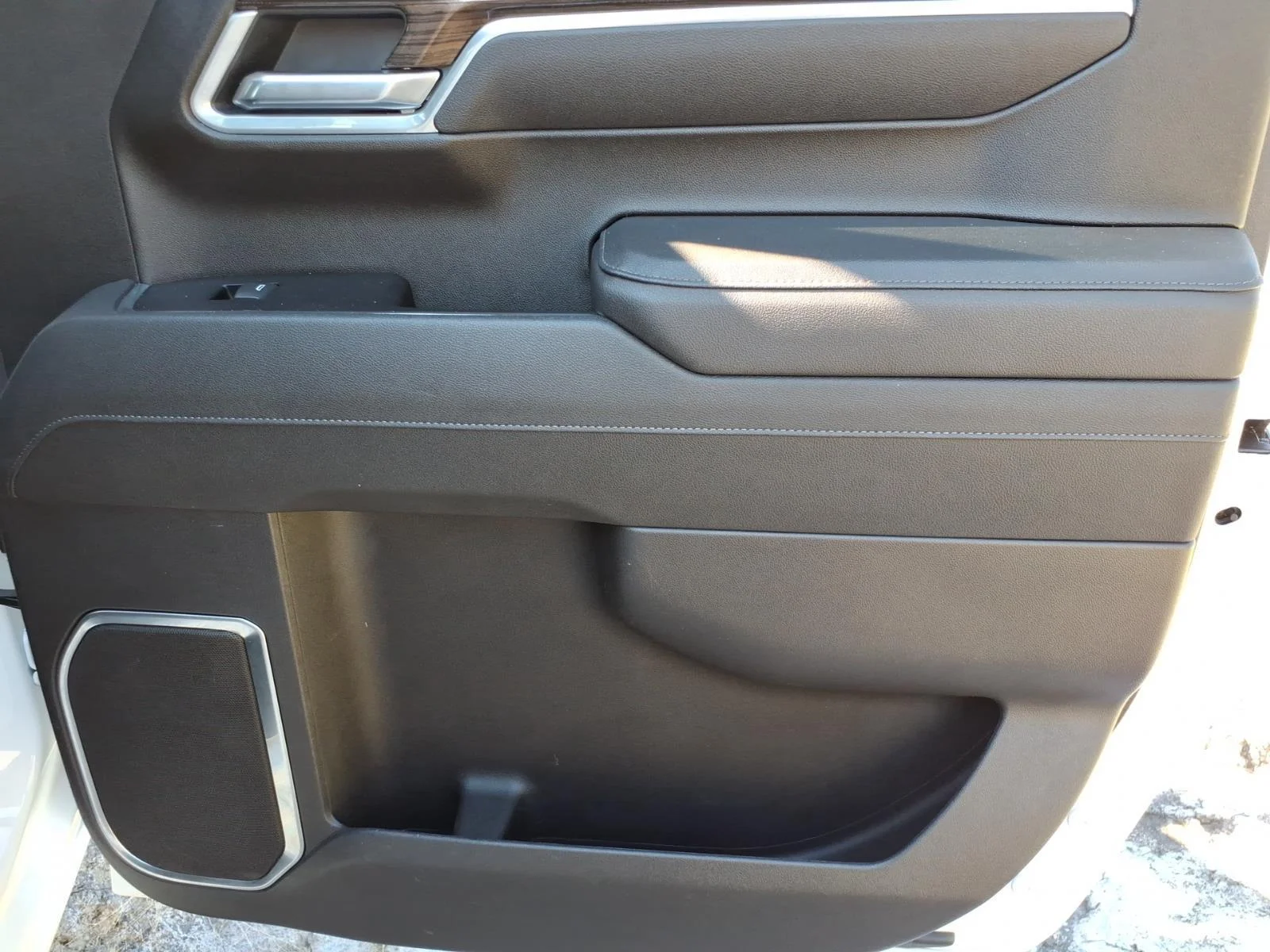 Used 2026 Summit White Chevrolet LT image 26