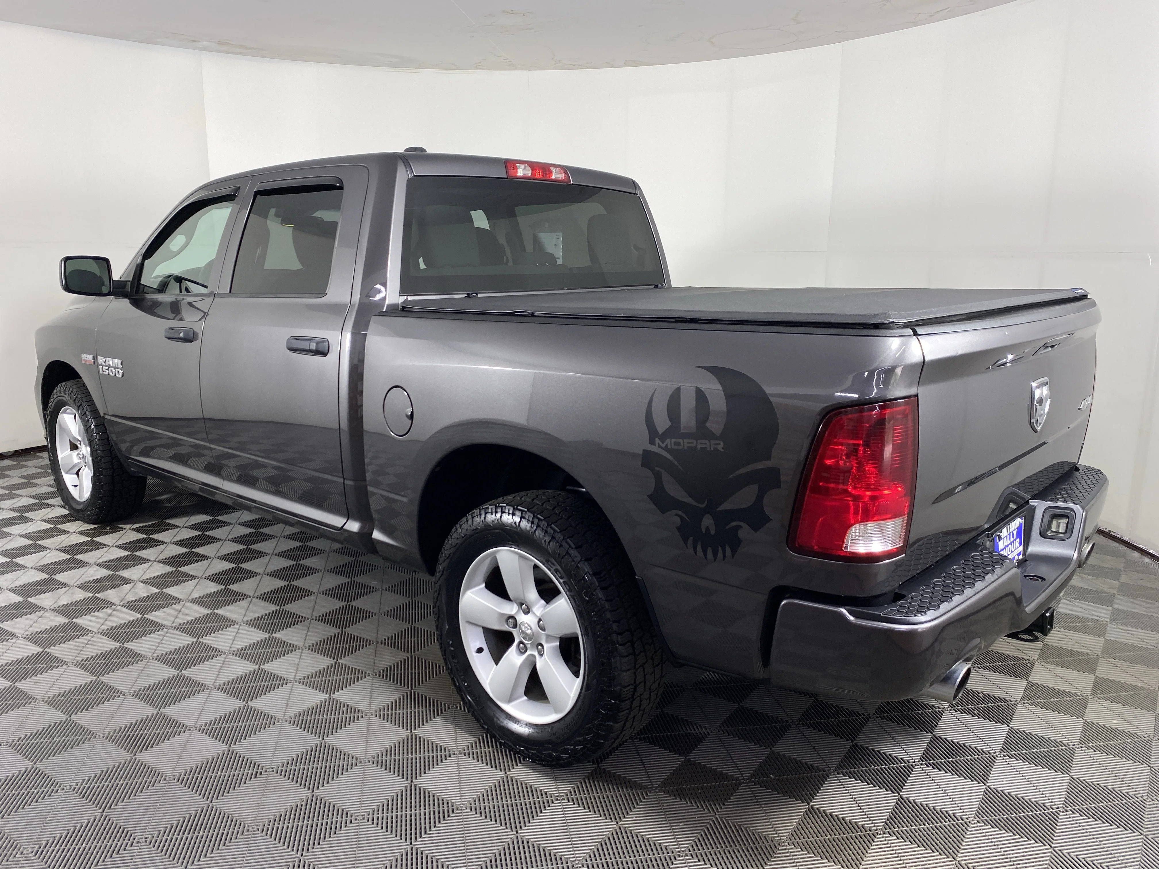 Used 2015 Granite Crystal Metallic Clearcoat Ram Express image 5