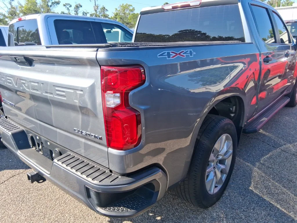 Used 2020 Gray Chevrolet Custom image 15