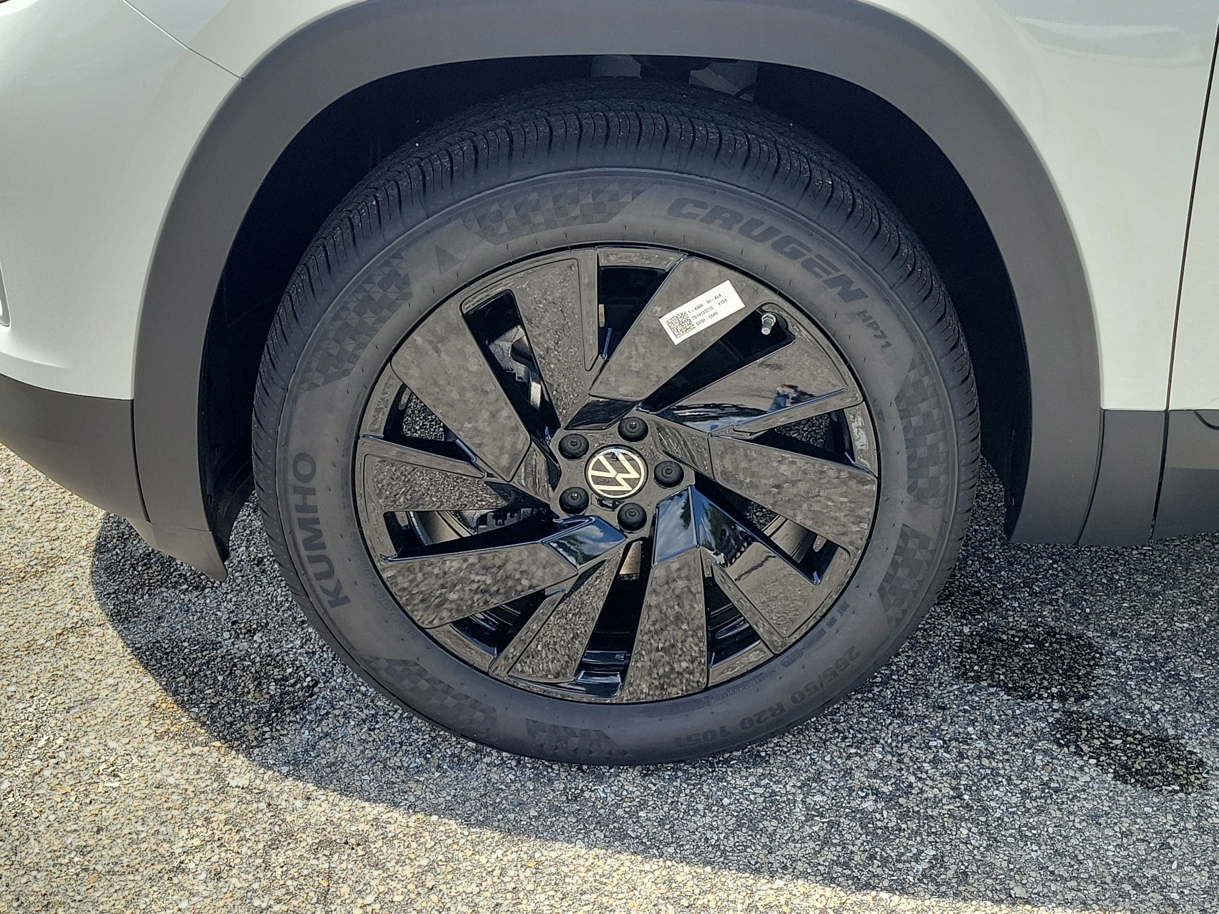 New 2026 White Volkswagen SE w/Technology image 28