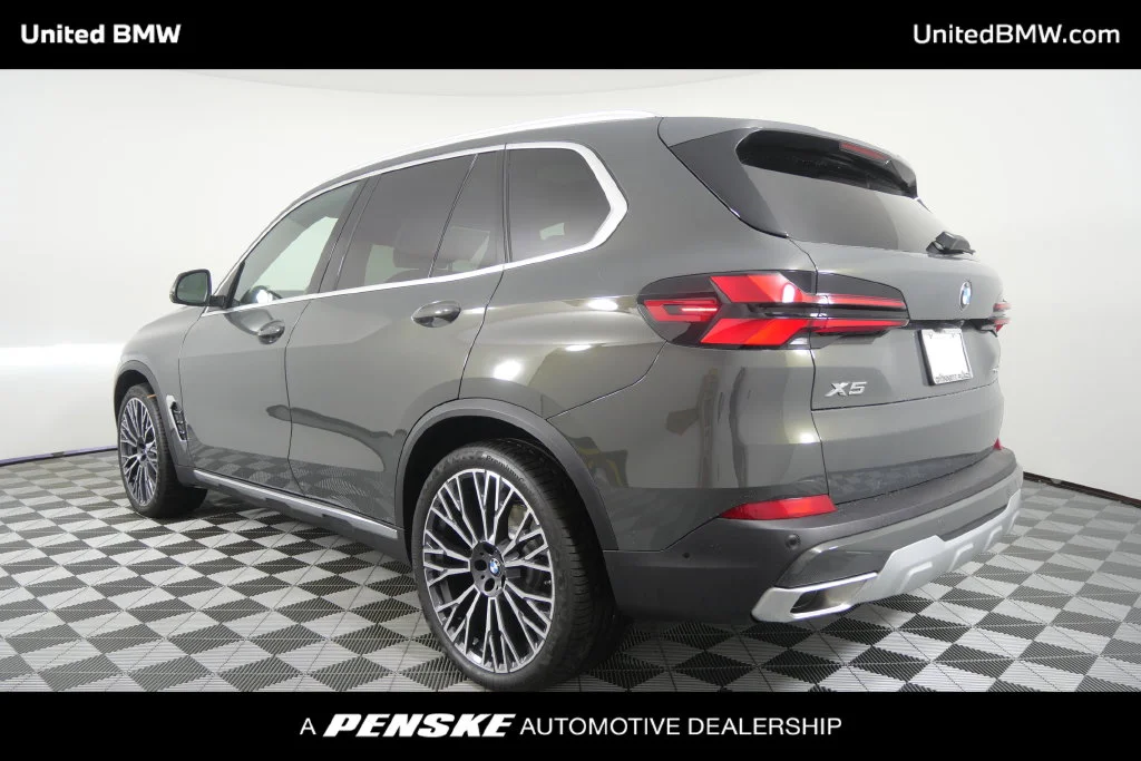 New 2026 Gray Metallic BMW xDrive40i image 6
