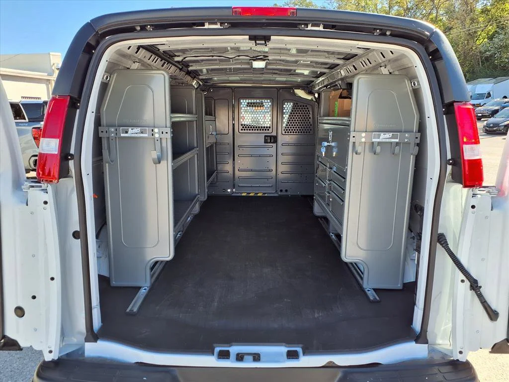 New 2025 Summit White GMC Work Van image 20
