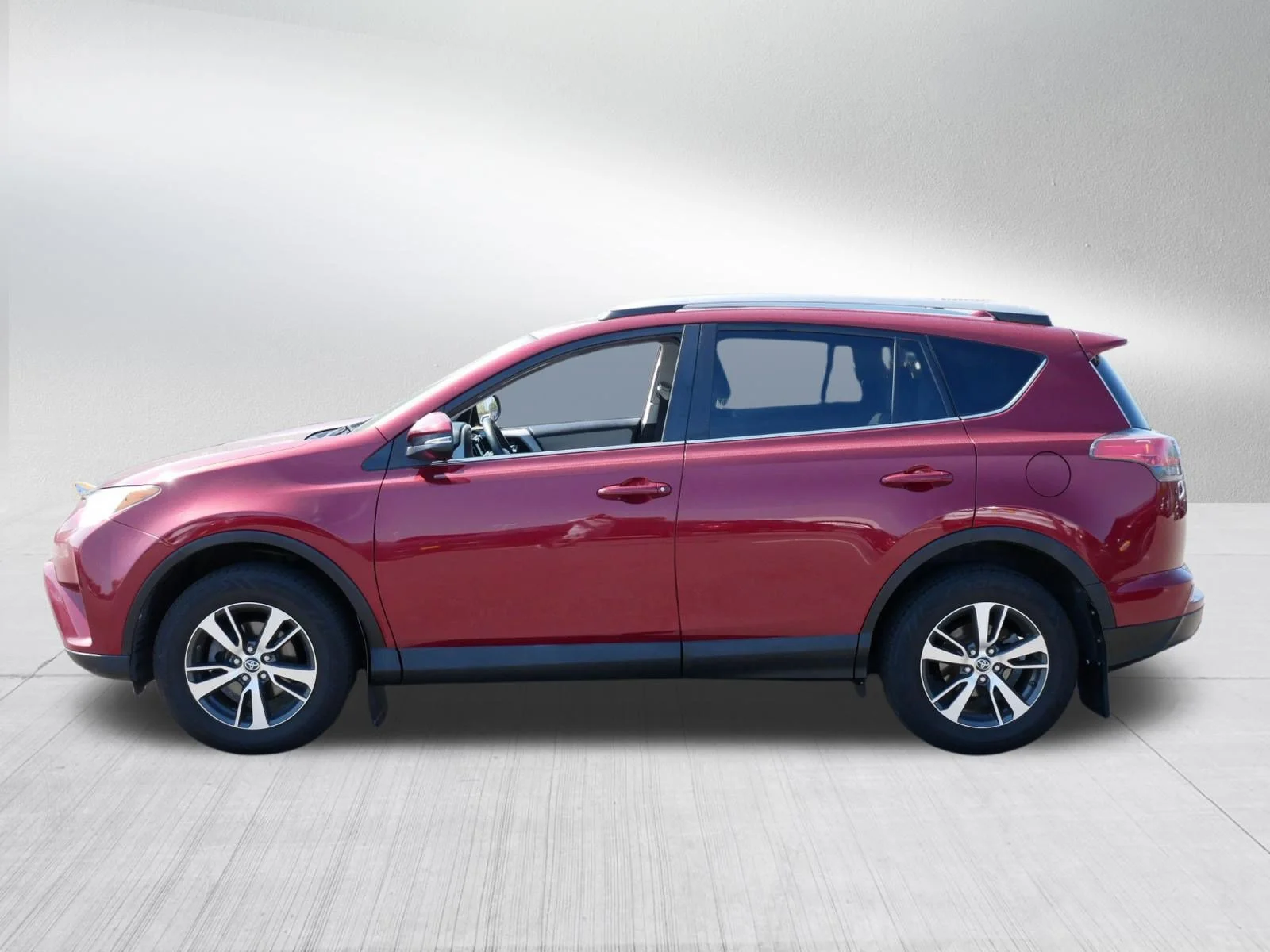 Used 2018 Ruby Flare Pearl Toyota XLE image 4