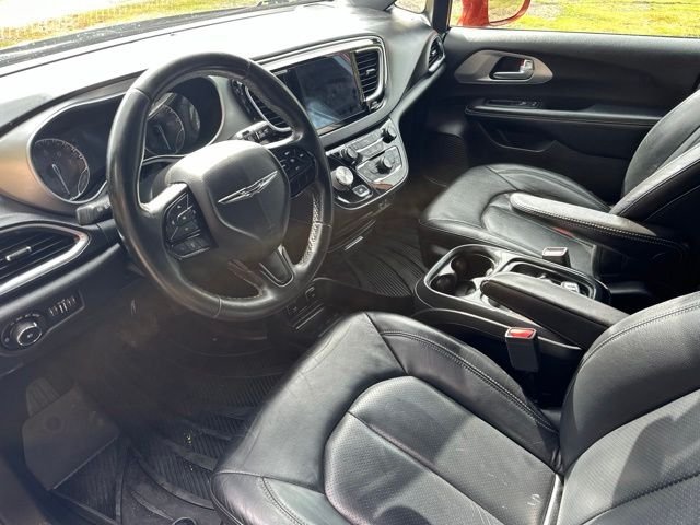 Used 2018 Copper Pearlcoat Chrysler Touring L image 13