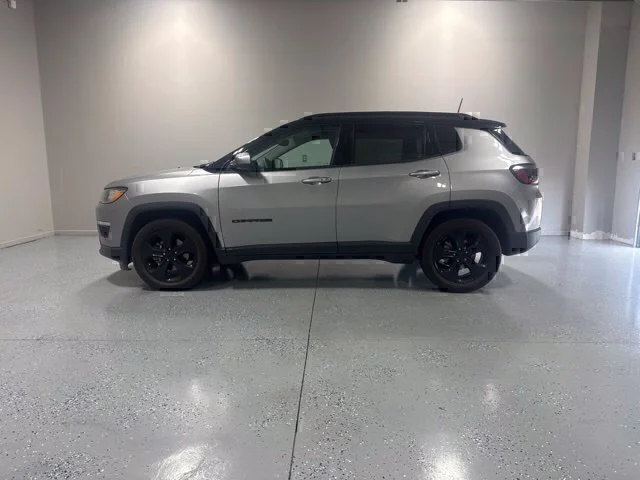 Used 2020 Silver Jeep Latitude image 10