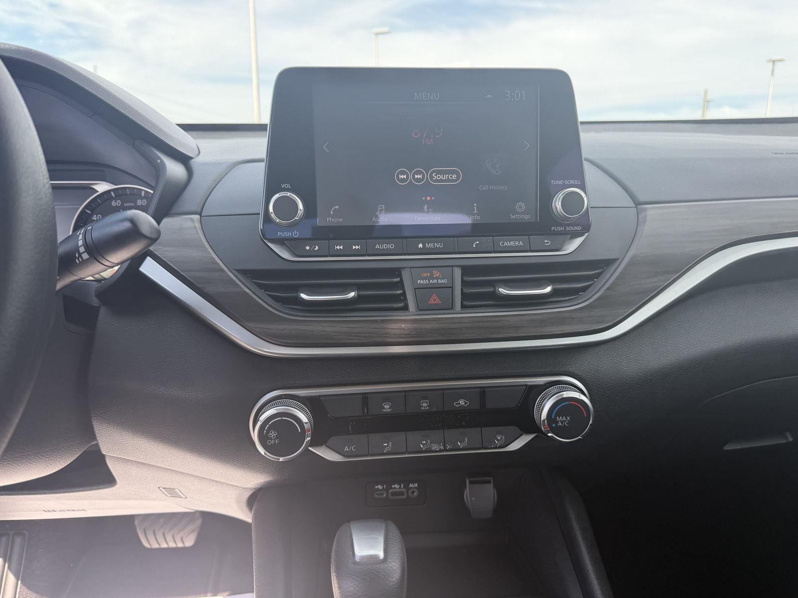 Used 2025 Gun Metallic Nissan SV image 19