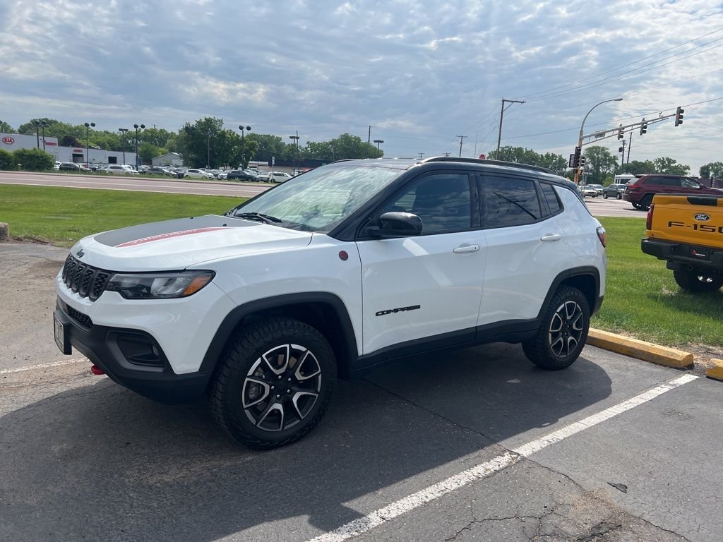 Used 2024 White Jeep Trailhawk image 1