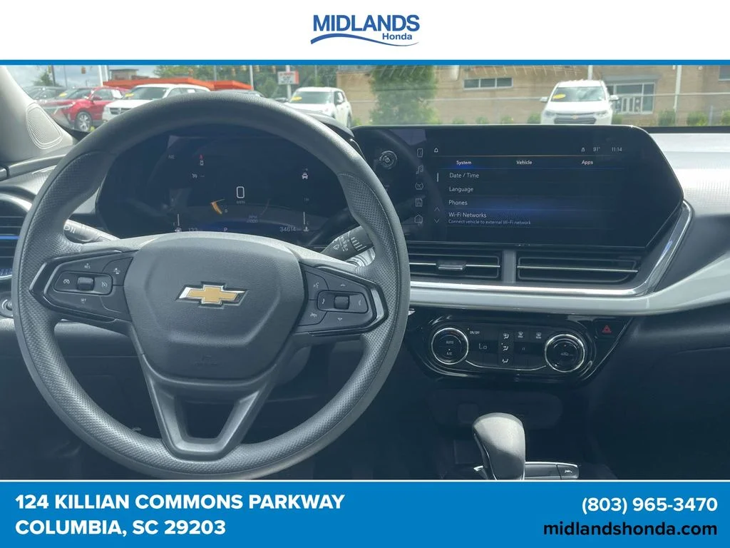 2025 Chevrolet Trax LT - Photo 11