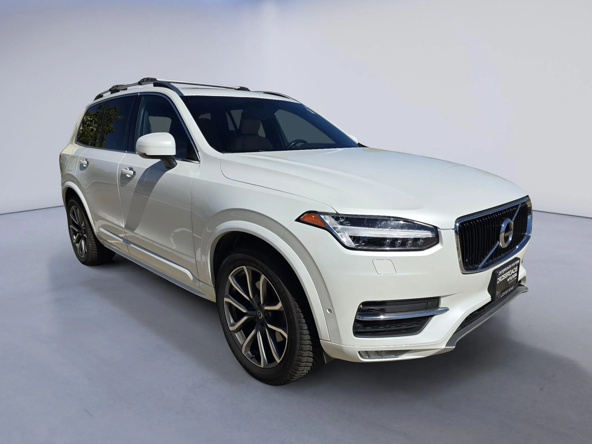 Used 2019 Crystal White Pearl Metallic Volvo Momentum image 8