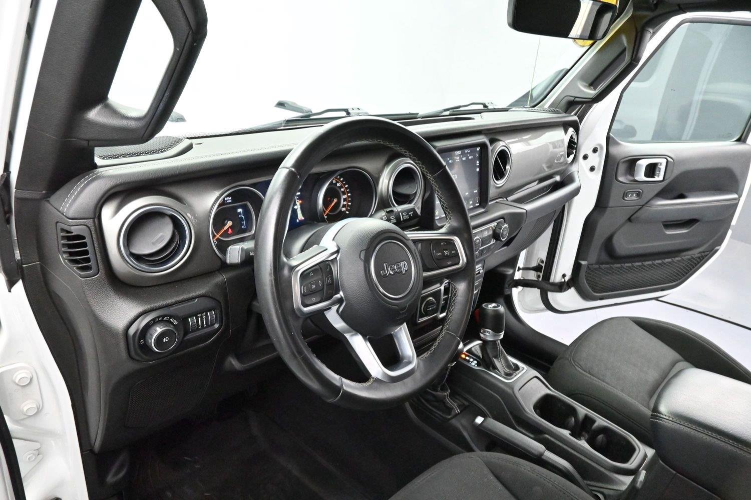 Used 2019 Bright White Clearcoat Jeep Sahara image 13