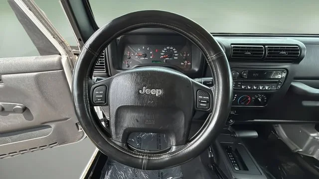 Used 2006 Silver Jeep Unlimited LWB image 13