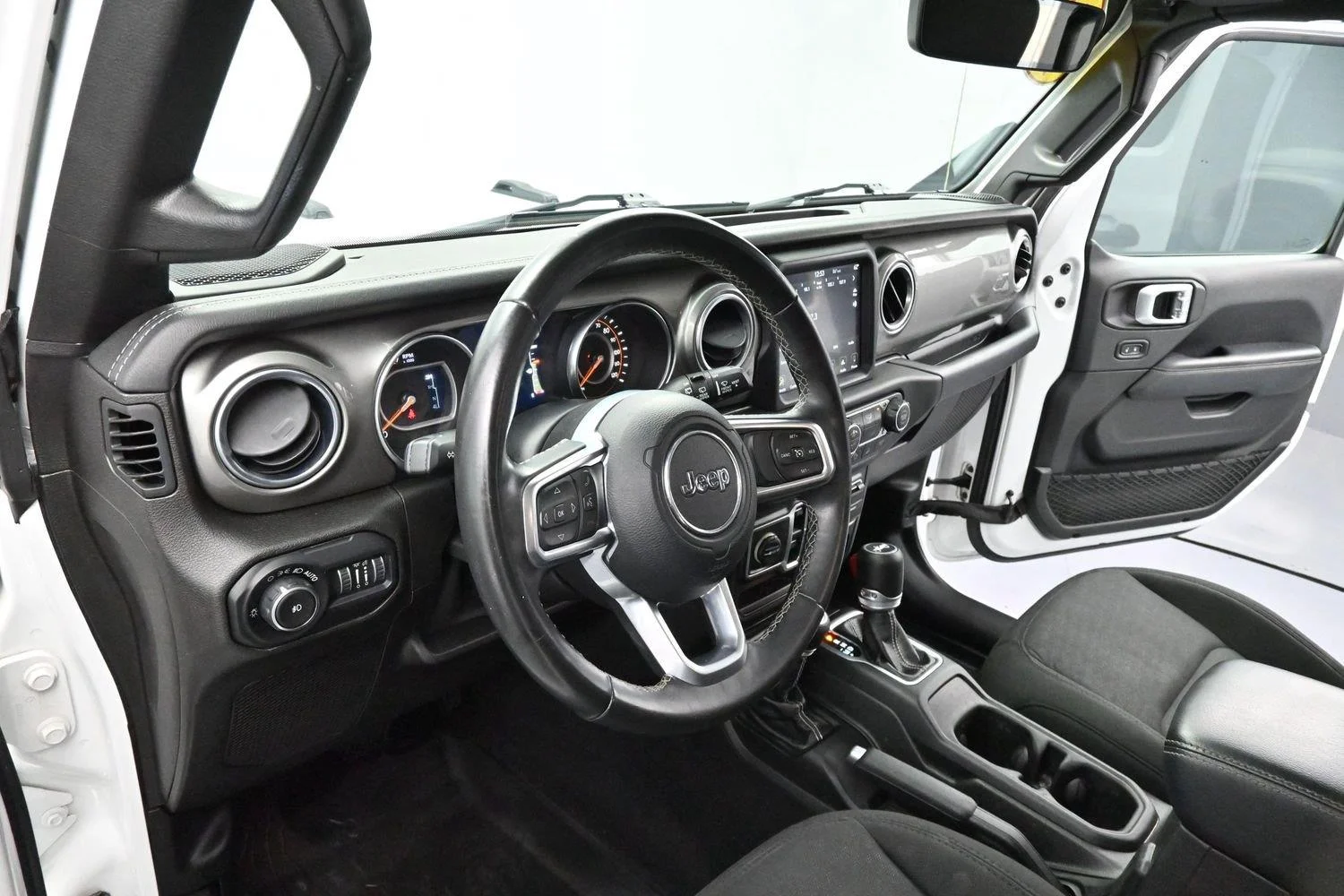 Used 2019 Bright White Clearcoat Jeep Sahara image 13