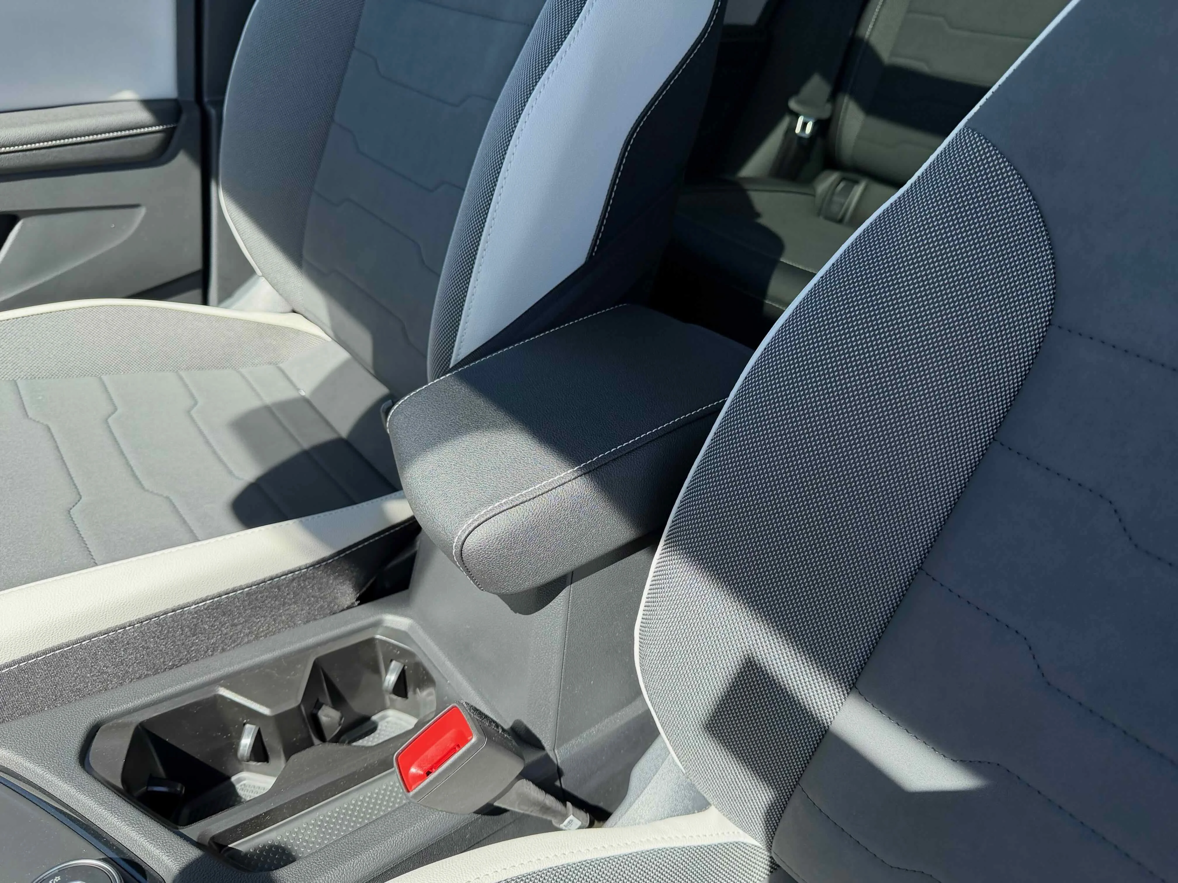 New 2026 Deep Black Volkswagen SE image 27