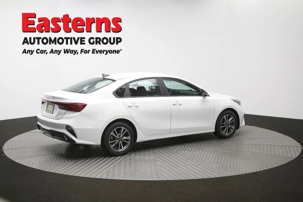Used 2022 White Kia LXS image 41