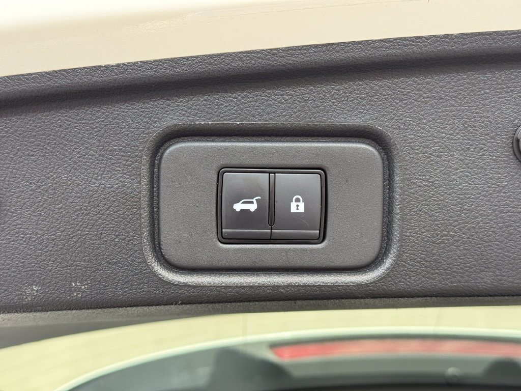 Used 2025 White Nissan SV image 12