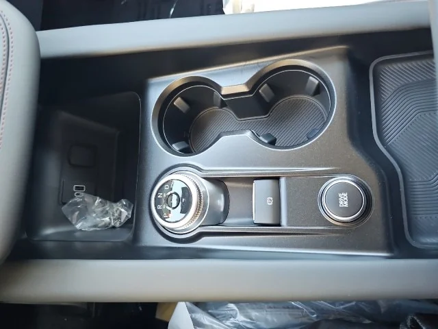 New 2026 Space White Metallic Ford Active image 66