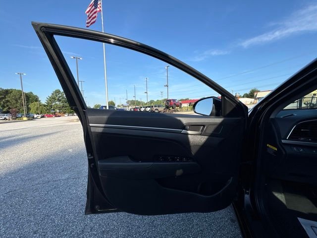 Used 2018 Phantom Black Hyundai SEL image 10