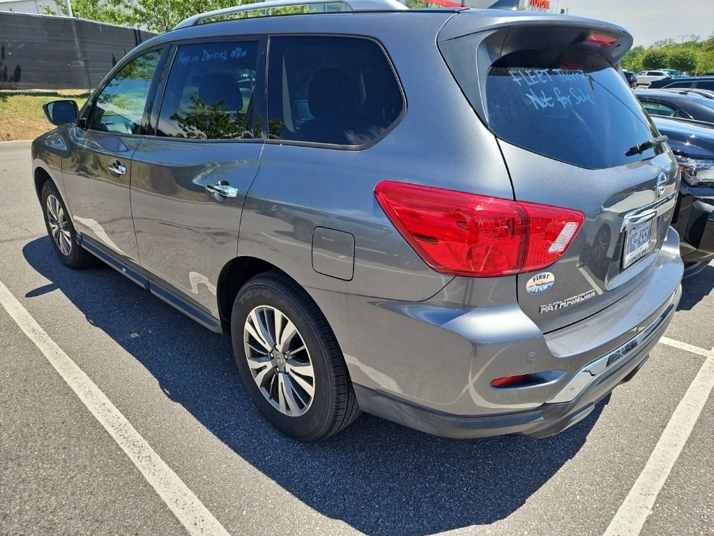 Used 2020 Gray Nissan S image 4