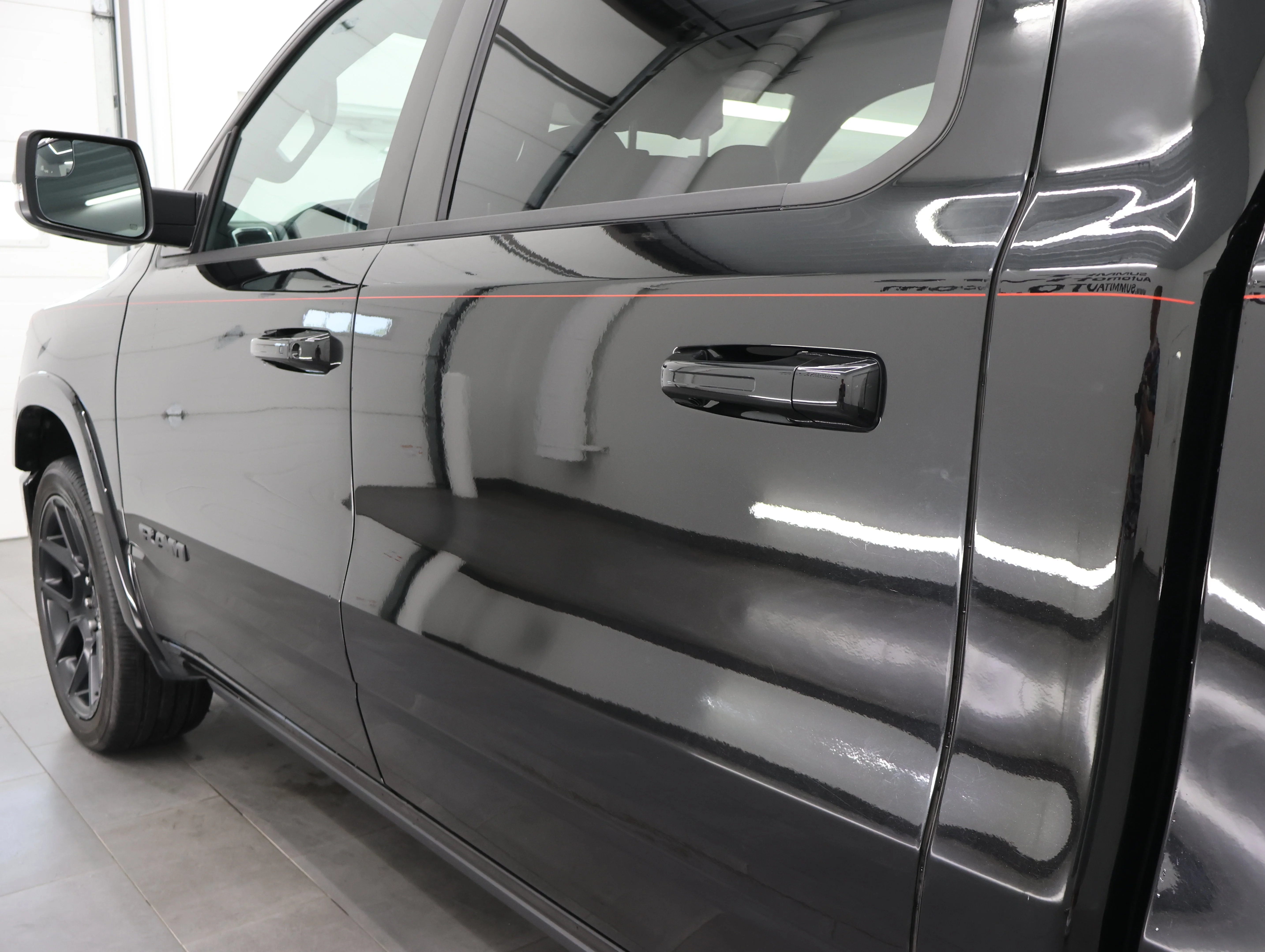 Used 2021 Diamond Black Crystal Pearlcoat Ram Laramie image 32