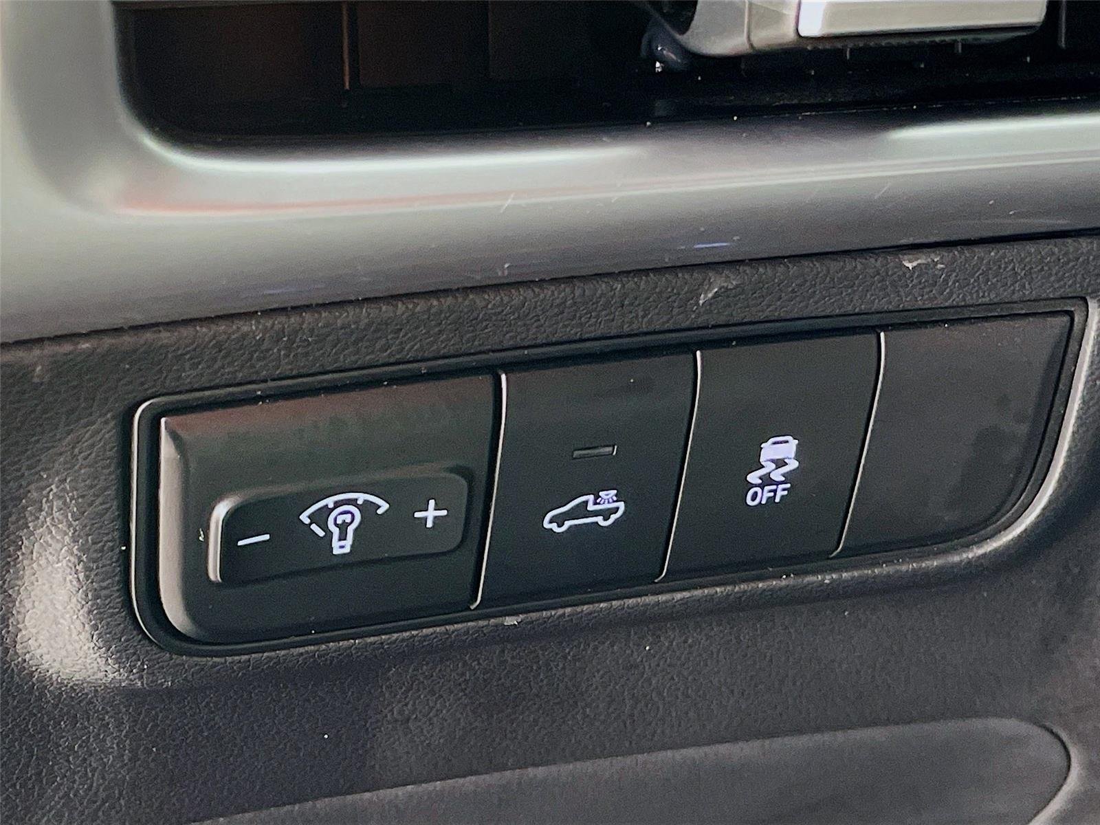 Used 2025 Hampton Gray Hyundai SEL Activity image 14