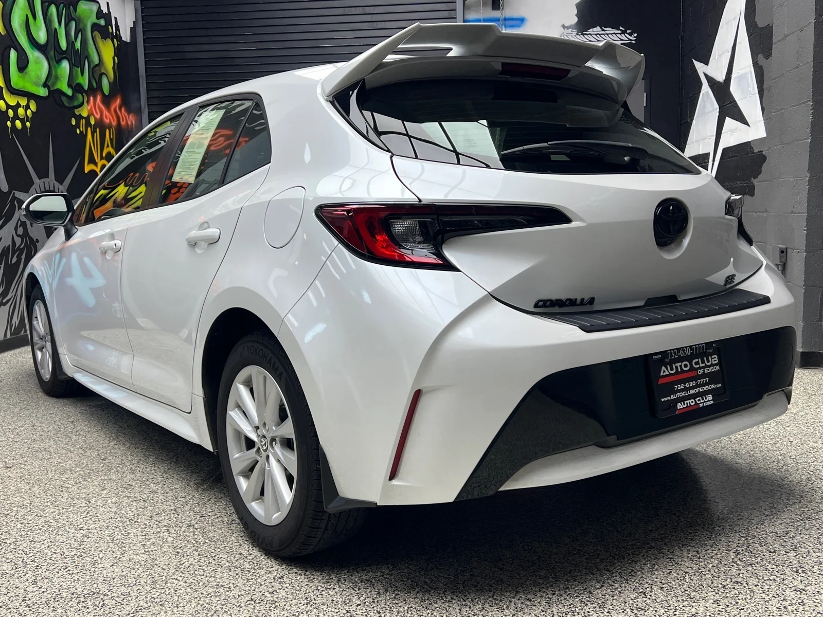 Used 2025 Ice Cap (040) Toyota SE image 4