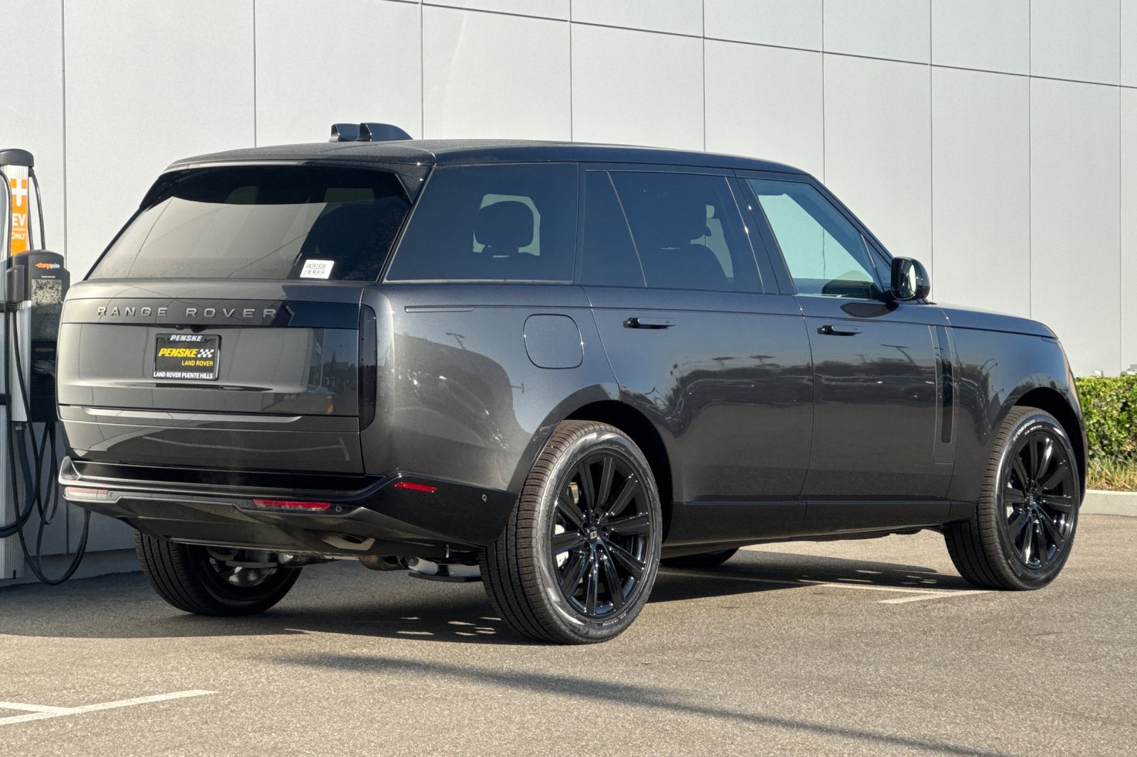 New 2027 Carpathian Grey Land Rover SE image 5