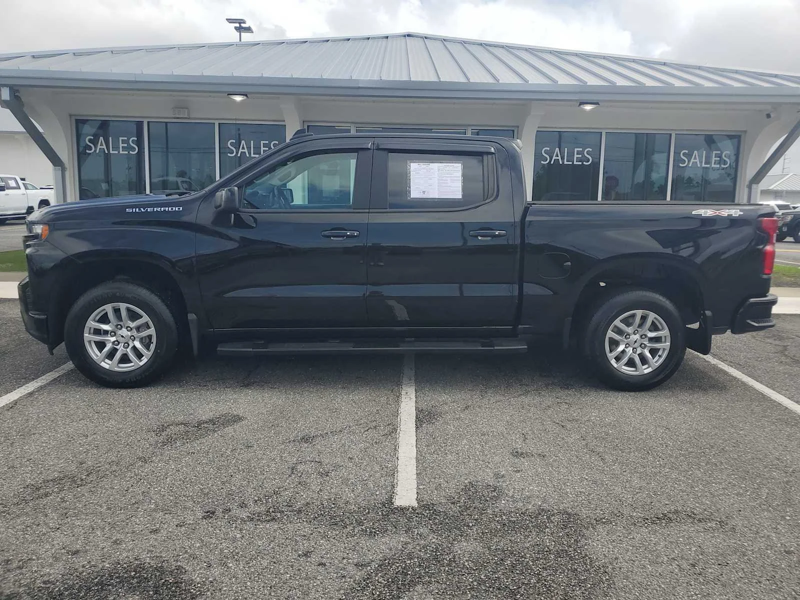 Used 2019 BLACK Chevrolet RST image 2