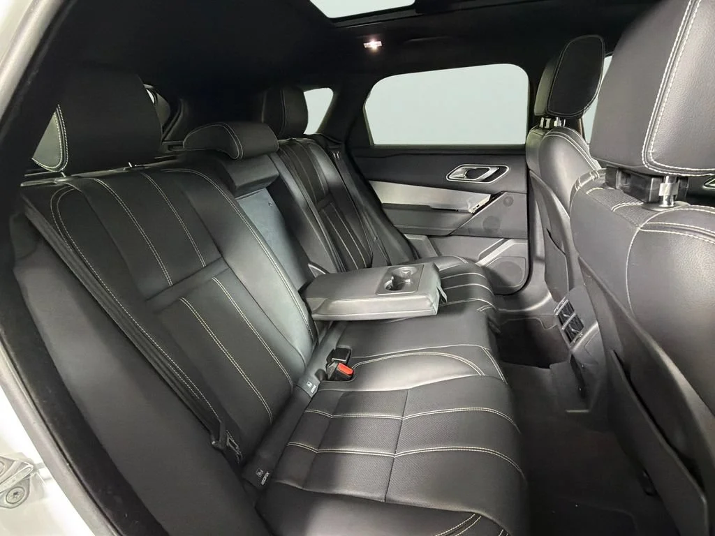 Used 2023 White Land Rover R-Dynamic S image 46