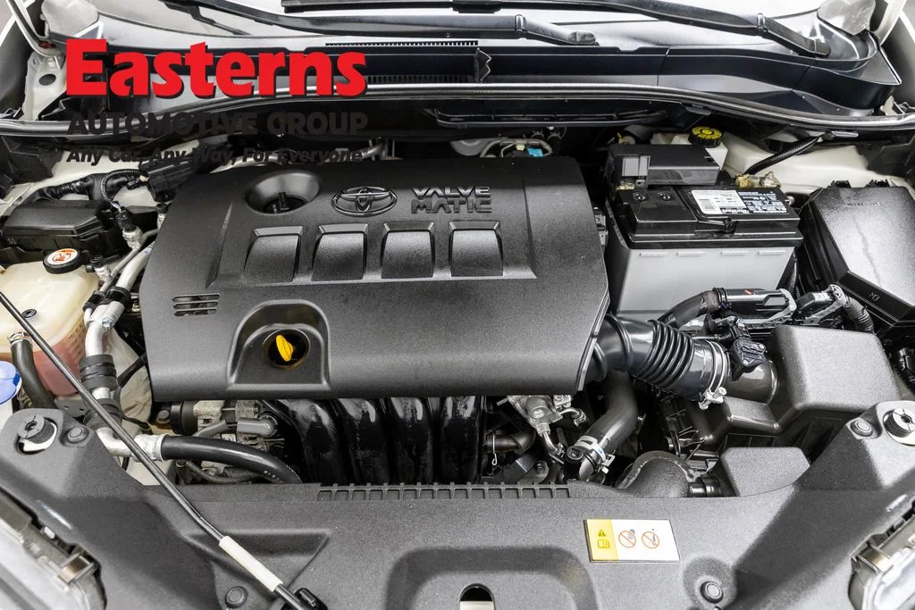 Used 2018 White Toyota XLE Premium image 7