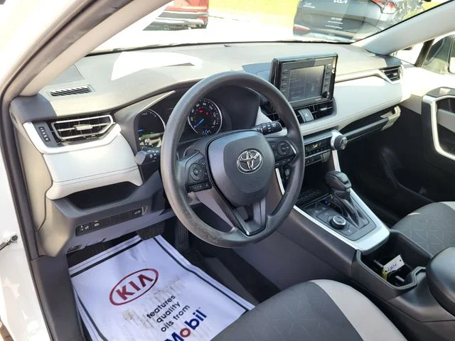 Used 2022 White Toyota XLE image 10
